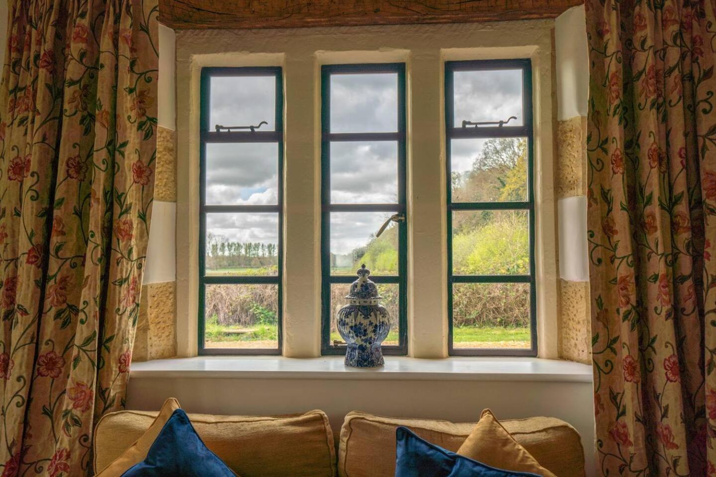 Pass The Keys Fourshires Lodge Wonderful Panoramic Views Moreton-in-Marsh Eksteriør bilde